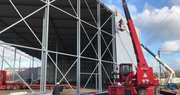 Dak- en wandbeplating bij Sils te Apeldoorn Dak- en wandbeplating bij Sils te Apeldoorn