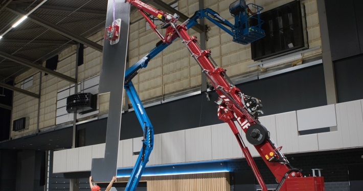 Wandbeplating bij Ahoy te Rotterdam