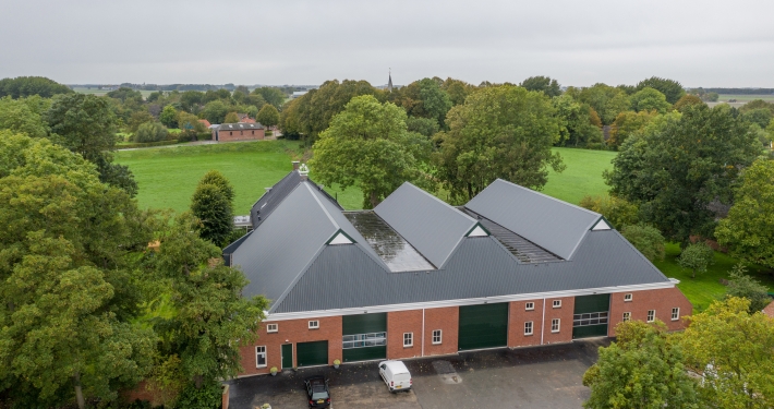 Dak- en wandbeplating bij herbouw bewaarschuur Bos te Westeremden