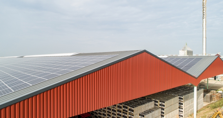 Dak- en wandbeplating bij de Rijnswaard te Aalst