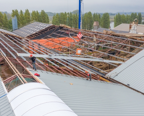 Dak- en wandbeplating bij steenfabriek te Angeren