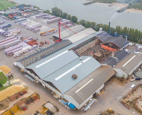 Dak- en wandbeplating bij steenfabriek te Angeren Dak- en wandbeplating bij steenfabriek te Angeren