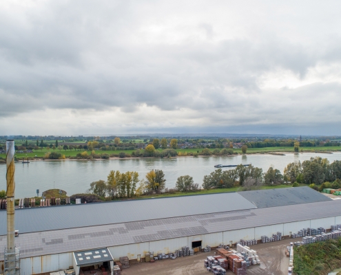 Dak- en wandbeplating bij steenfabriek te Tolkamer Dak- en wandbeplating bij steenfabriek te Tolkamer