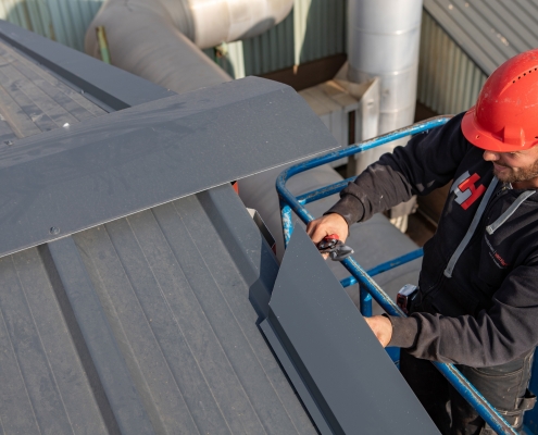 Dak- en wandbeplating bij steenfabriek te Aalst Dak- en wandbeplating bij steenfabriek te Aalst