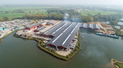 Dak- en wandbeplating bij steenfabriek te Aalst