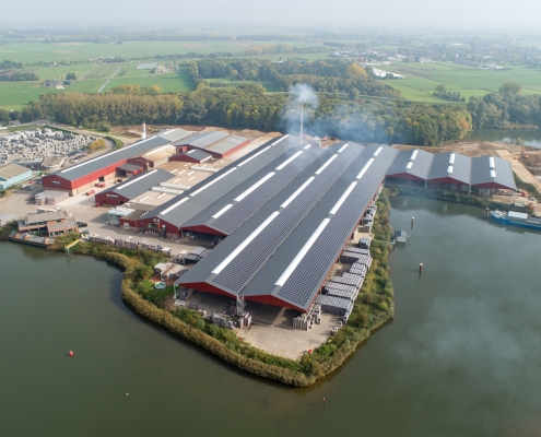 Dak- en wandbeplating bij steenfabriek te Aalst