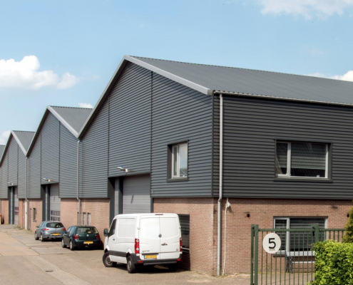 Dak- en wandbeplating bij Bontrans te Woerden