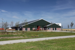 Dak- en wandbeplating bij MTS. Talsma te Brantgum