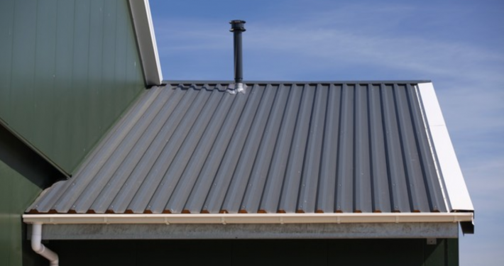 Dak- en wandbeplating bij MTS. Talsma te Brantgum