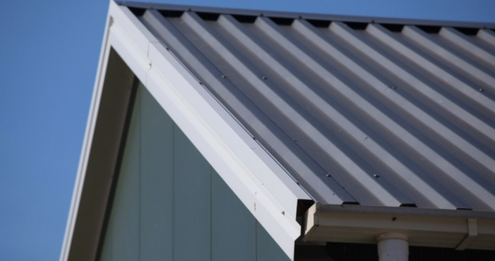 Dak- en wandbeplating bij MTS. Talsma te Brantgum