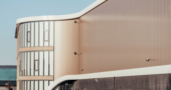 Dak- en wandbeplating bij DC 't Klooster in Nieuwegein