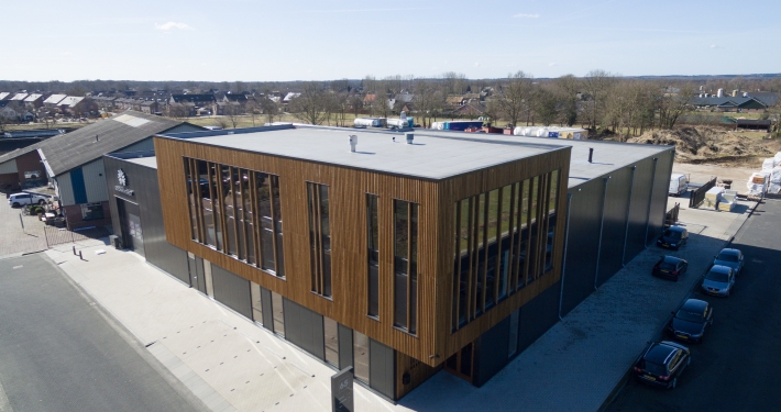 Dak- en wandbeplating bij Bronkhorst Buitenleven te Uddel