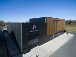 Dak- en wandbeplating bij Bronkhorst Buitenleven te Uddel