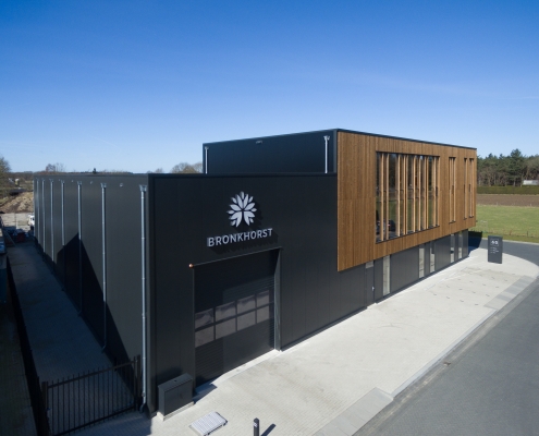 Dak- en wandbeplating bij Bronkhorst Buitenleven te Uddel