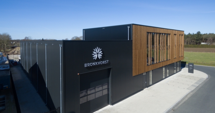 Dak- en wandbeplating bij Bronkhorst Buitenleven te Uddel