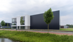 Dak- en wandbeplating bij For Live te Amersfoort