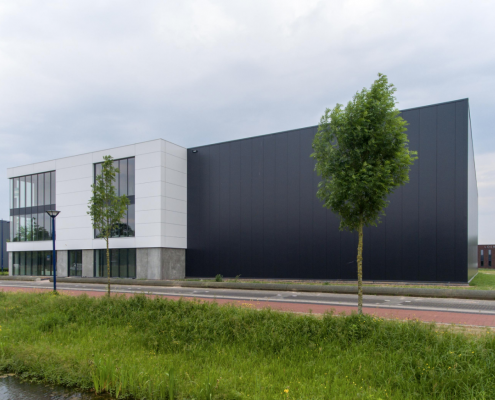 Dak- en wandbeplating bij For Live te Amersfoort