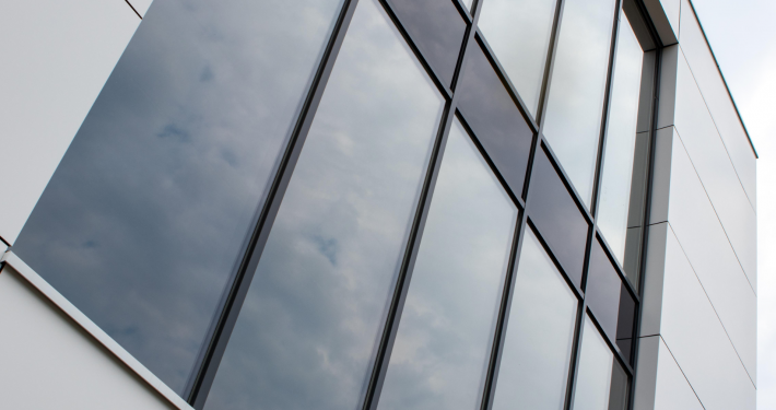 Dak- en wandbeplating bij For Live te Amersfoort