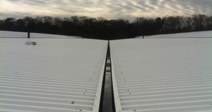 Dak- en wandbeplating bij Hitachi te Oosterhout