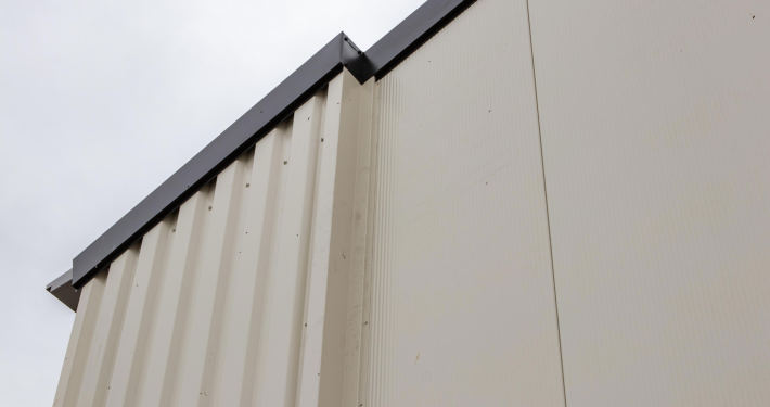 Dak- en wandbeplating bij Hulsebosch Bloembollen te Julianadorp