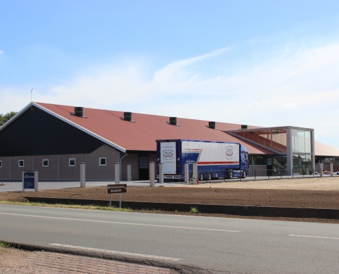 Dak- en wandbeplating bij Proefstal te Barneveld