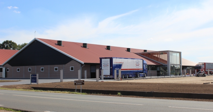 Dak- en wandbeplating bij Proefstal te Barneveld