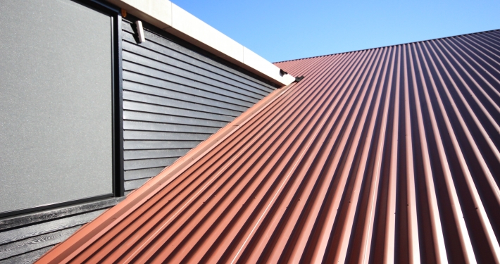 Dak- en wandbeplating bij Proefstal te Barneveld