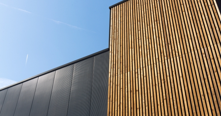 Dak- en wandbeplating bij Bronkhorst Buitenleven te Uddel