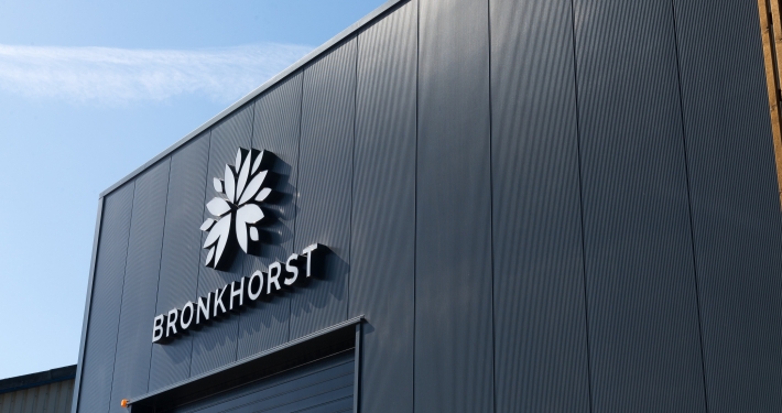 Dak- en wandbeplating bij Bronkhorst Buitenleven te Uddel