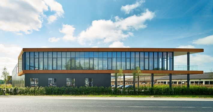 Dak- en wandbeplating bij Brouwer te Nijkerk