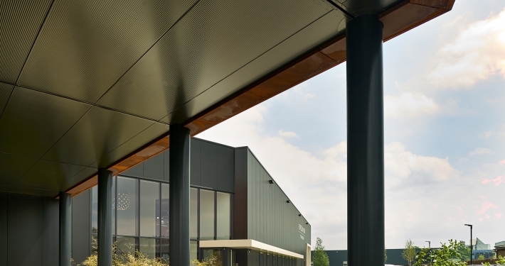 Dak- en wandbeplating bij Brouwer te Nijkerk