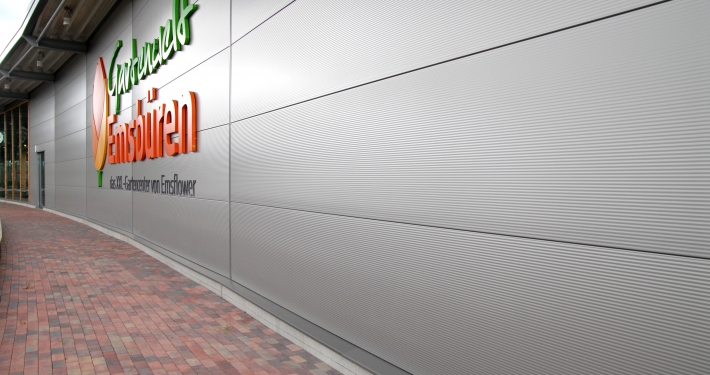 Dak- en wandbeplating bij Emsflower te Emsbüren