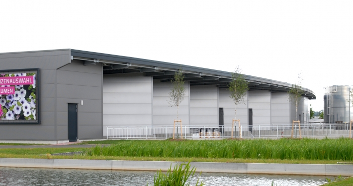 Dak- en wandbeplating bij Emsflower te Emsbüren