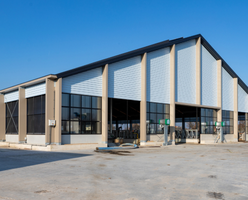 Dak- en gevelbeplating bij Stal Cono Spierdijk