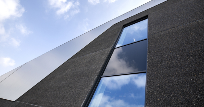 Dak- en gevelbeplating bij Vida XL III te Venlo