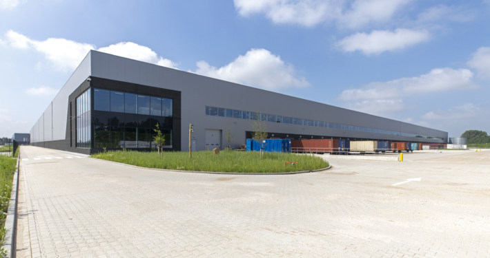 Dak- en gevelbeplating bij Vida XL III te Venlo