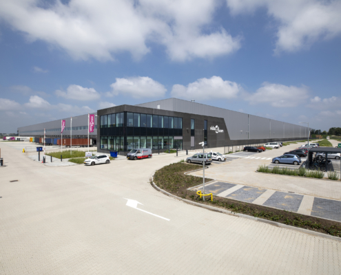 Dak- en gevelbeplating bij Vida XL III te Venlo