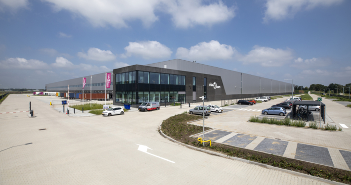 Dak- en gevelbeplating bij Vida XL III te Venlo