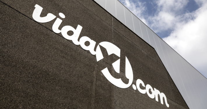 Dak- en gevelbeplating bij Vida XL III te Venlo