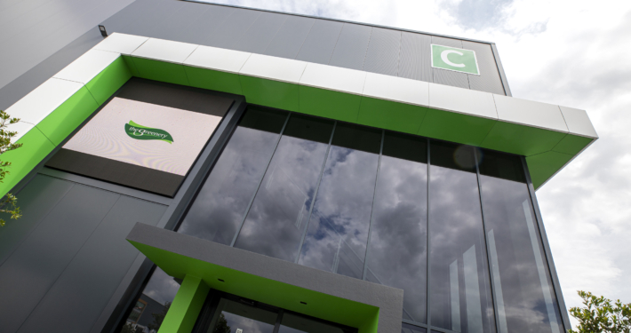 Dak- en gevelbeplating bij Greenery te Barendrecht