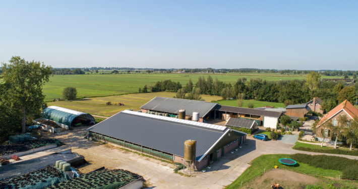 Dakrenovatie bij MTS. Van Beest te Hoogblokland