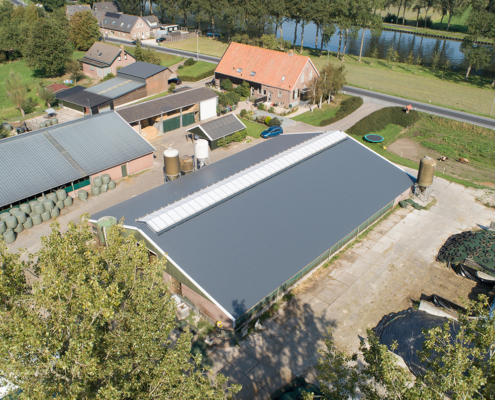 Dakrenovatie bij MTS. Van Beest te Hoogblokland