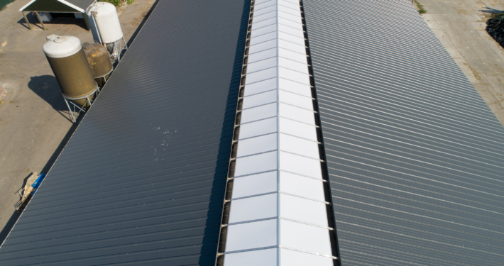 Dakrenovatie bij MTS. Van Beest te Hoogblokland