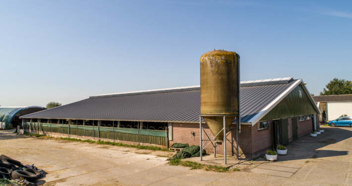 Dakrenovatie bij MTS. Van Beest te Hoogblokland