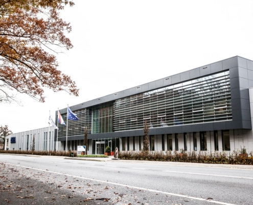 Dak- en gevelbeplating bij Moba te Barneveld