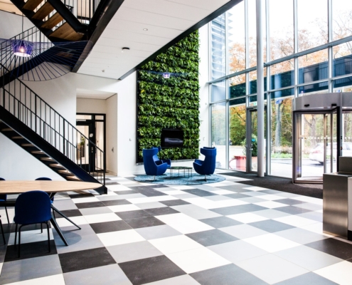 Dak- en gevelbeplating bij Moba te Barneveld