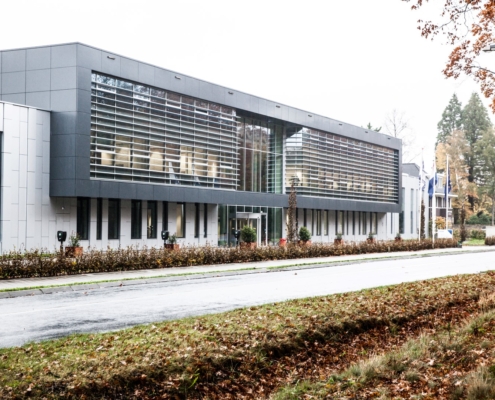 Dak- en gevelbeplating bij Moba te Barneveld