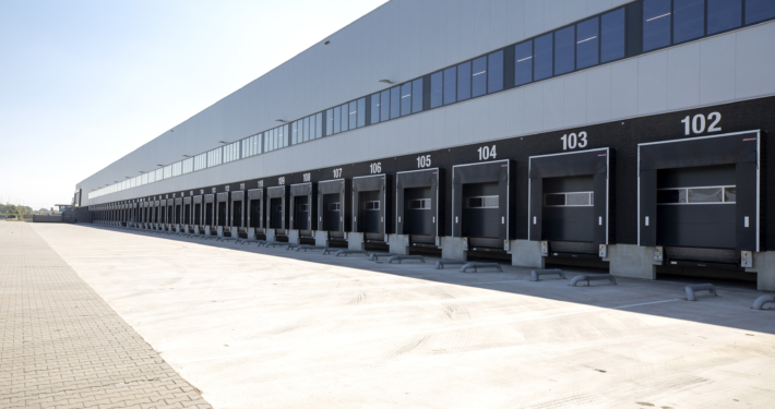 Dak- en gevelbeplating bij DC Somerset te Bleiswijk