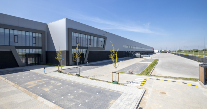 Dak- en gevelbeplating bij DC Somerset te Bleiswijk