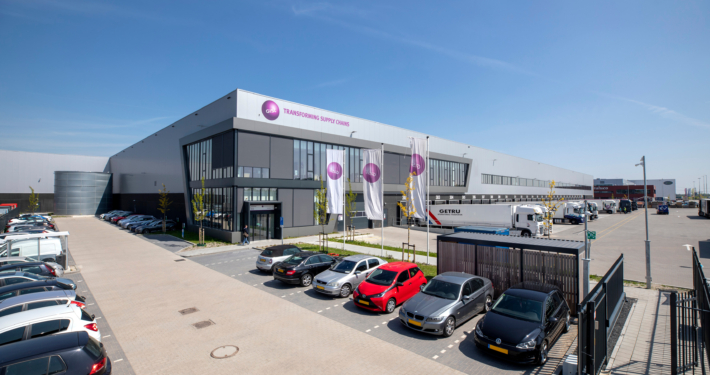 Dak- en gevelbeplating bij DC Somerset te Bleiswijk